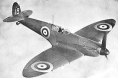 Supermarine-Spitfire-in-flight-B_W