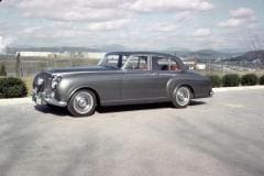 rroc-0221-B332LEG-S-1-Bentley-in-front-of-K-25-Oak-Ridge-TN